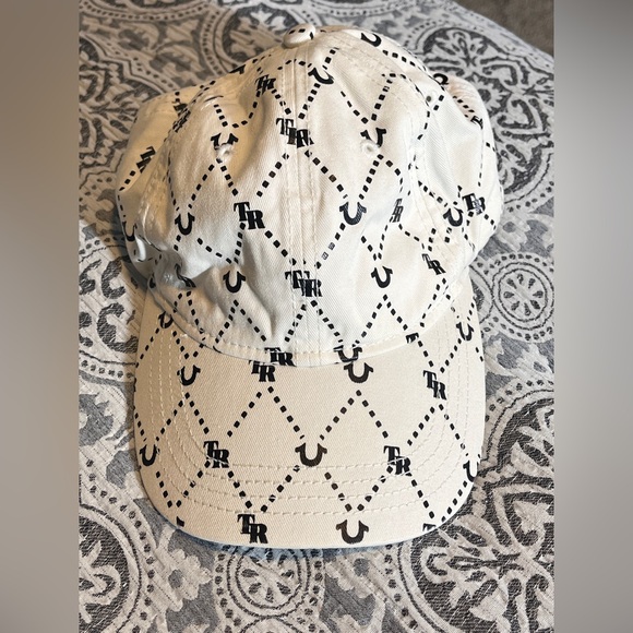 True Religion Cream Cap with Logos - Picture 1 of 5